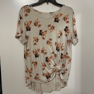 Maurice’s 24/7 Fall Floral Tee